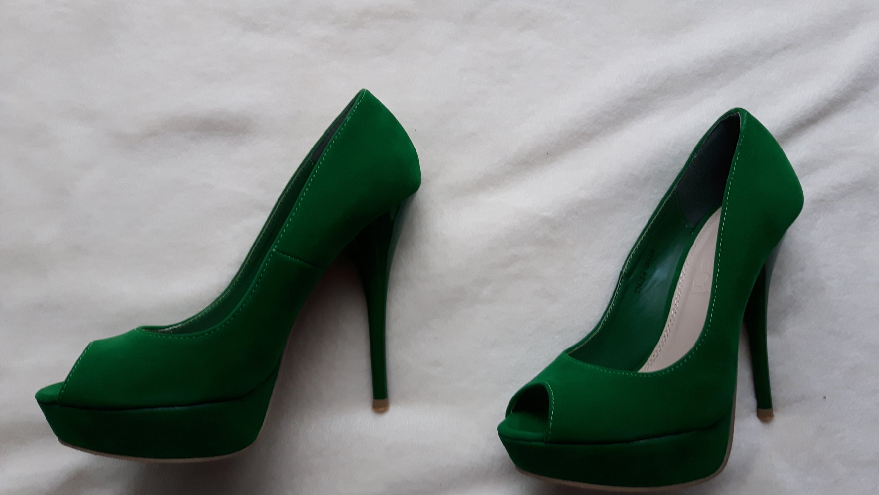 Sexy Peeptoes in grün von ideal