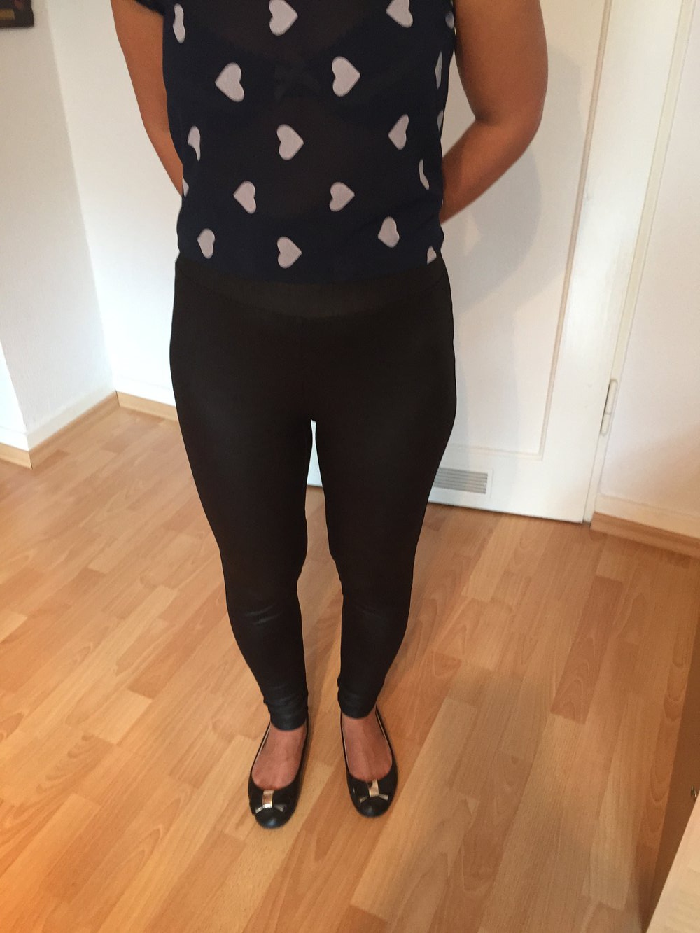 Legging schwarz gläzend mit Muster