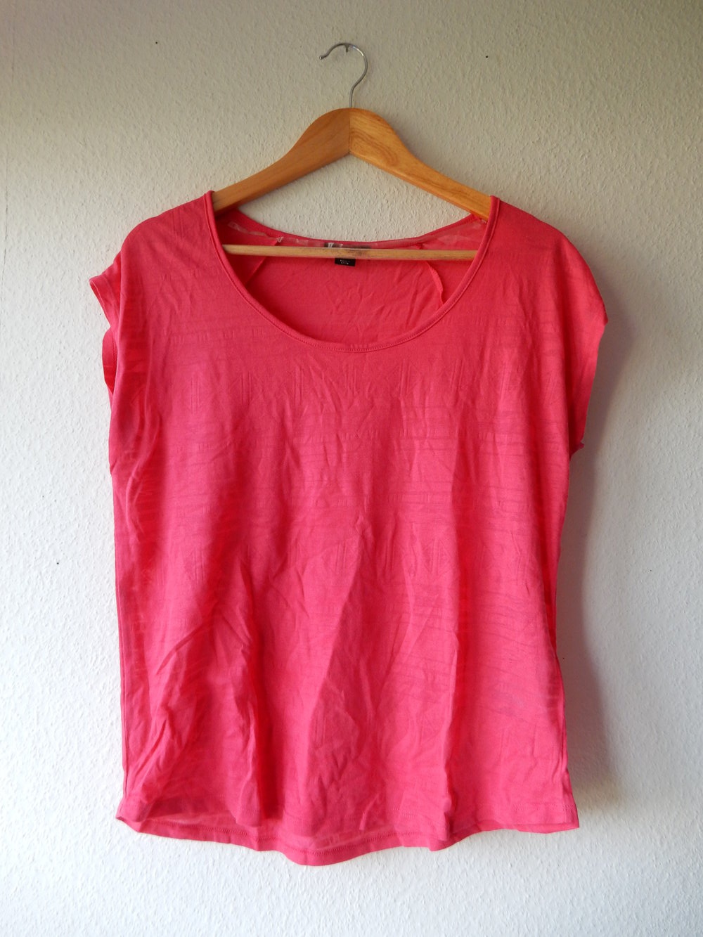 Süßes pinkes Shirt mit Aztekenmuster