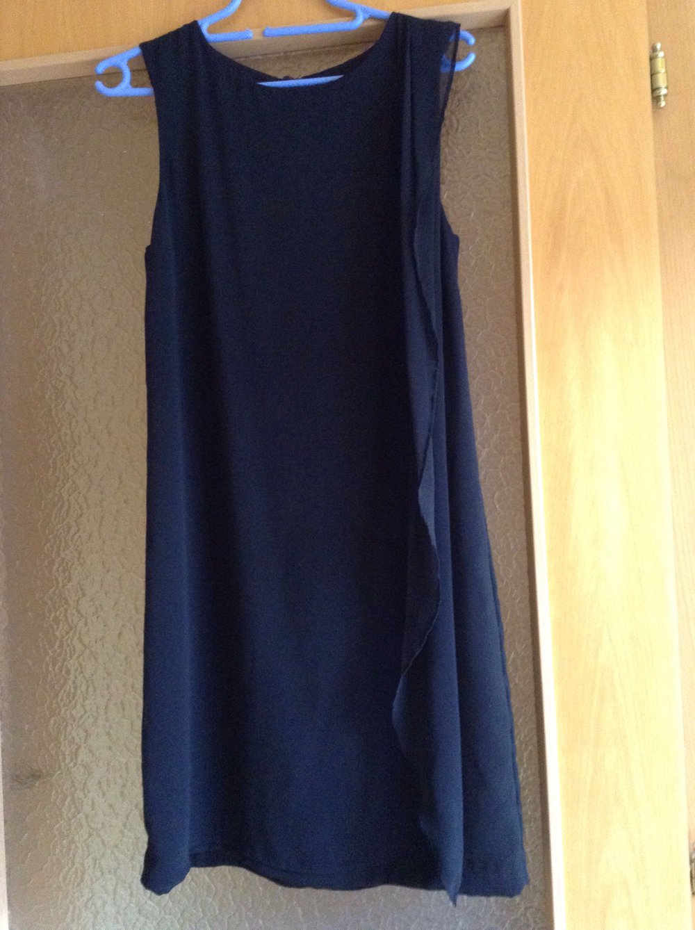 Chices schwarzes Kleid 