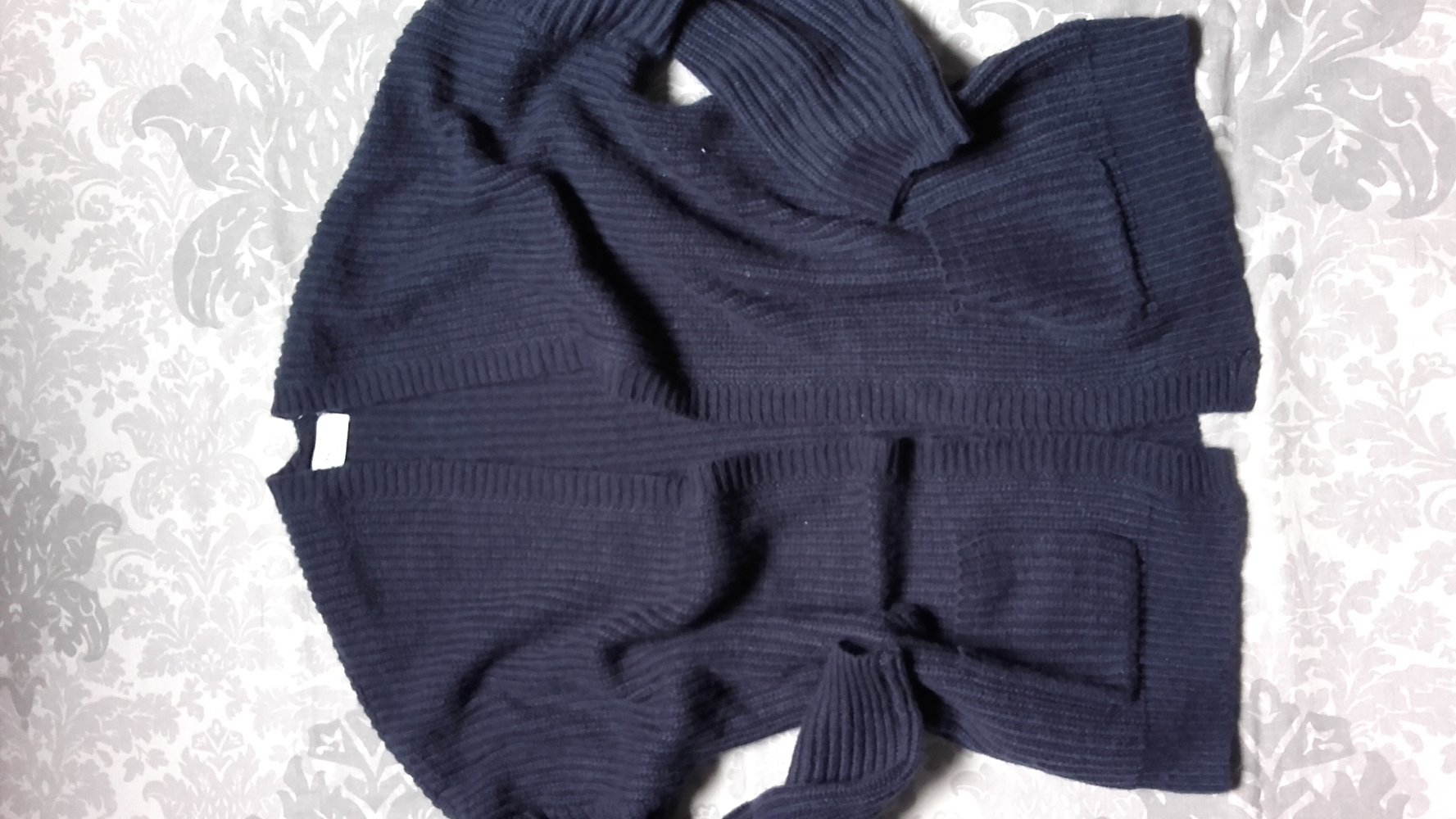 Ein blauer cardigan 