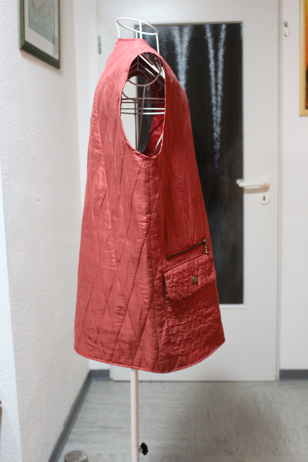 75. Seidenweste, bordeauxrot,  Gr. 42/44