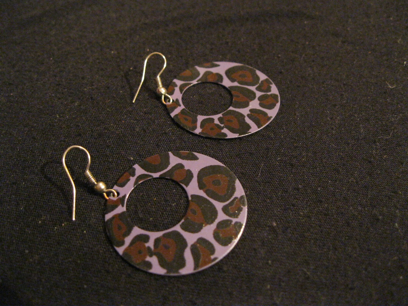 Ohrringe mit Leoparden Muster