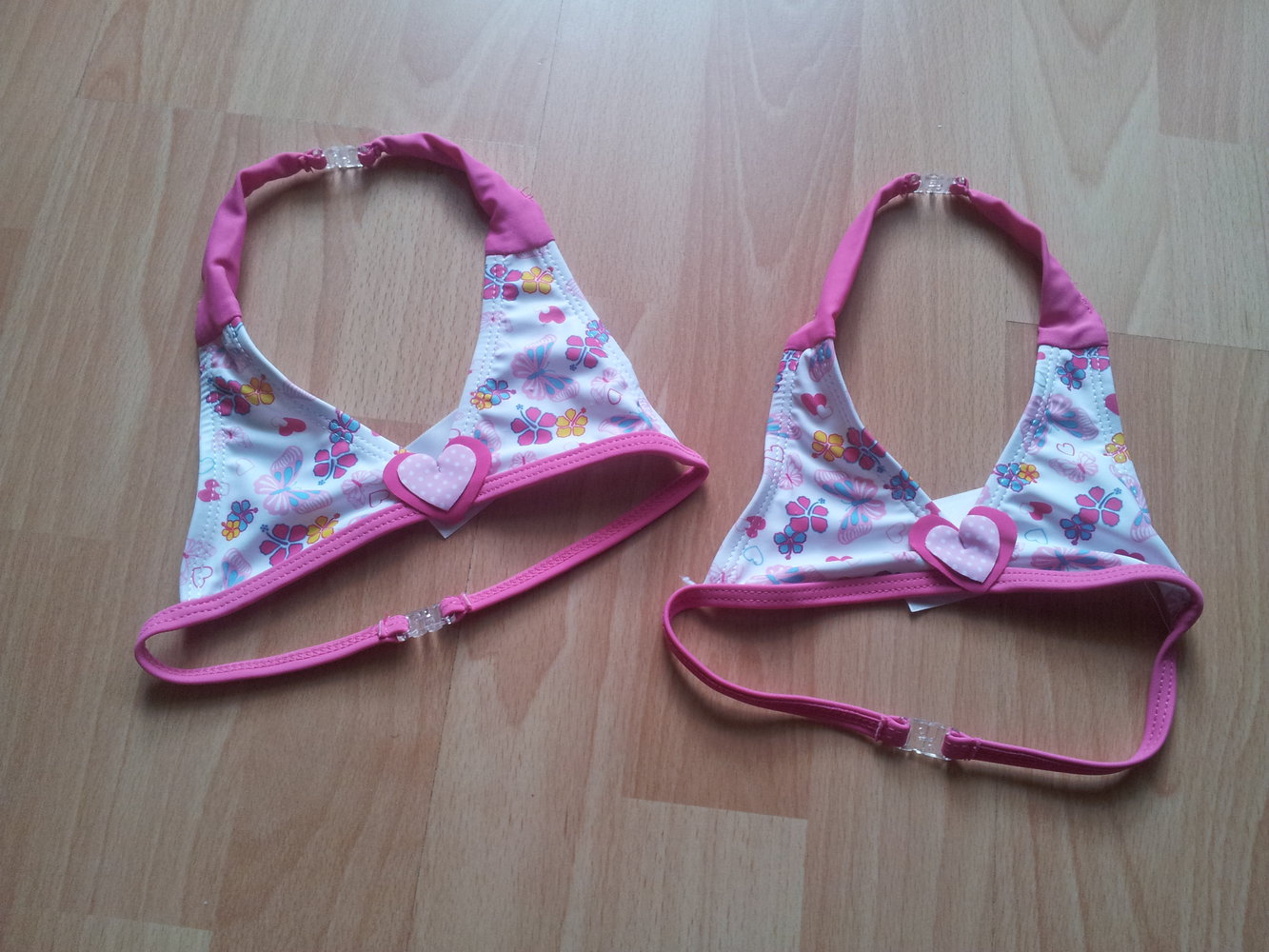2x Bikinioberteile Gr. 98/104 NEU Zwillinge