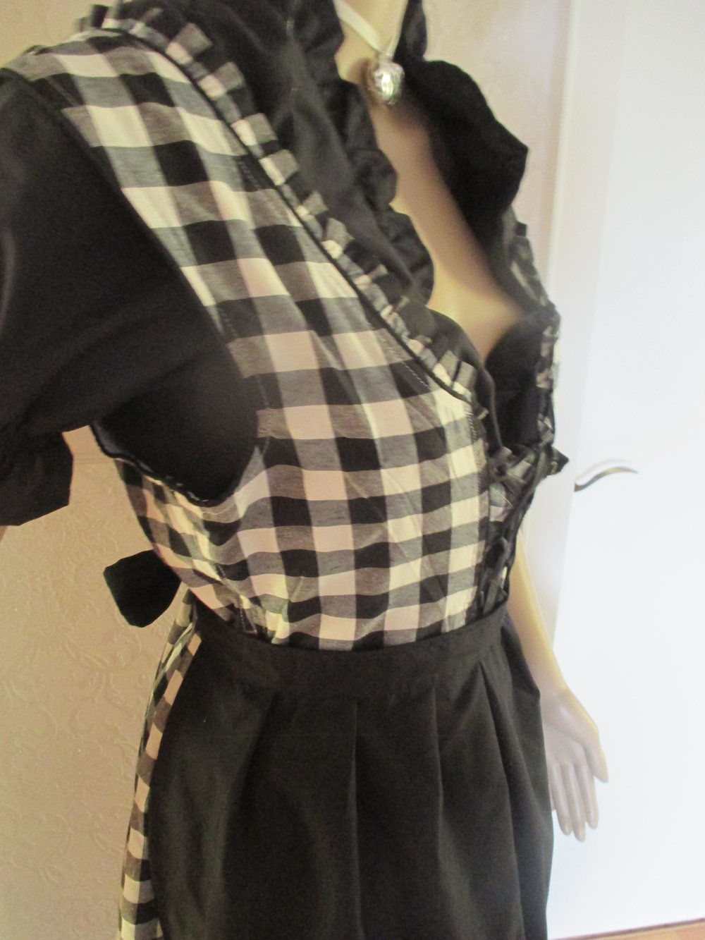 NEU * 3 -teiliges Lace-Spitzen Nostalgie Brauchtum Folklore Trachten Volks-Oktoberfest Karo Dirndl Kleid 