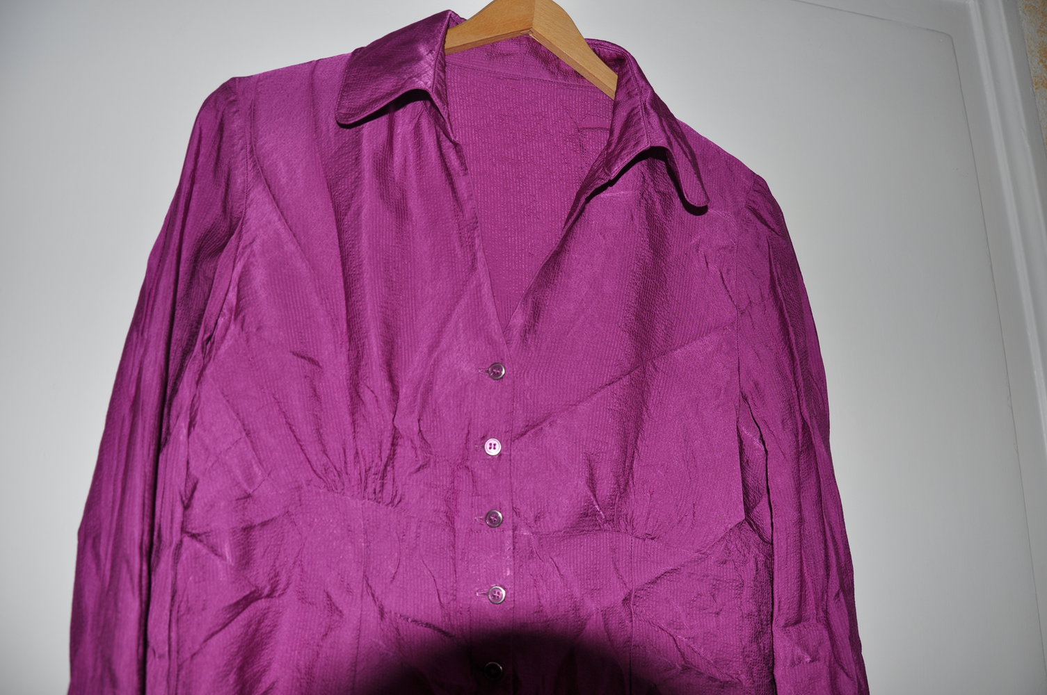 Bluse Beerenfarbe Glänzend Beere Glanz Langarm Knöpfe Lila