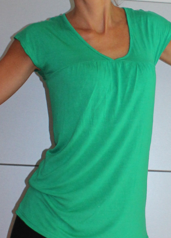 schönes Oberteil / t-shirt / babydoll in grün