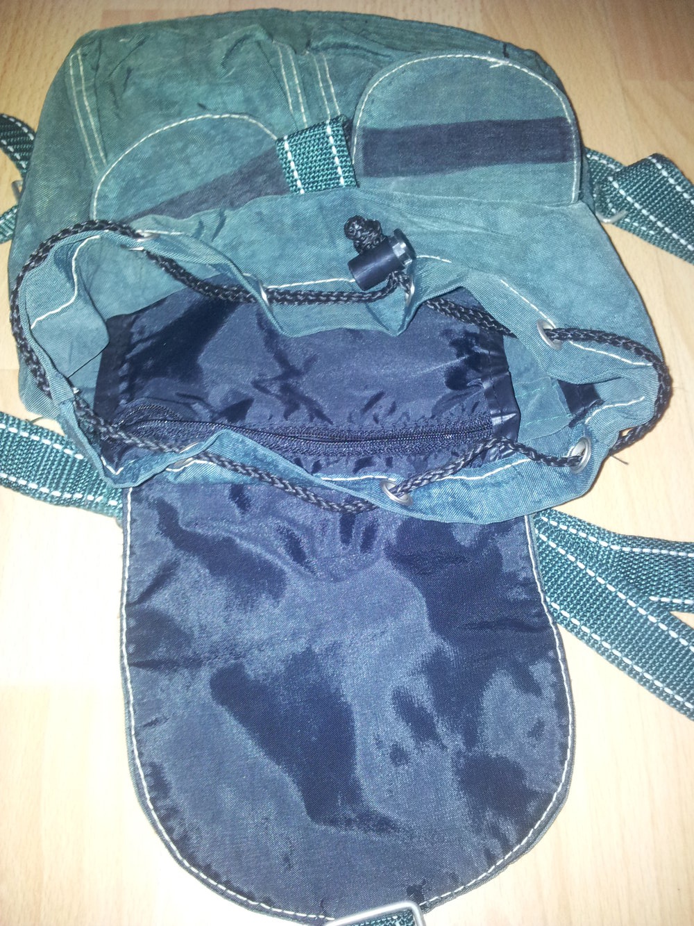 kleiner grüner Rucksack