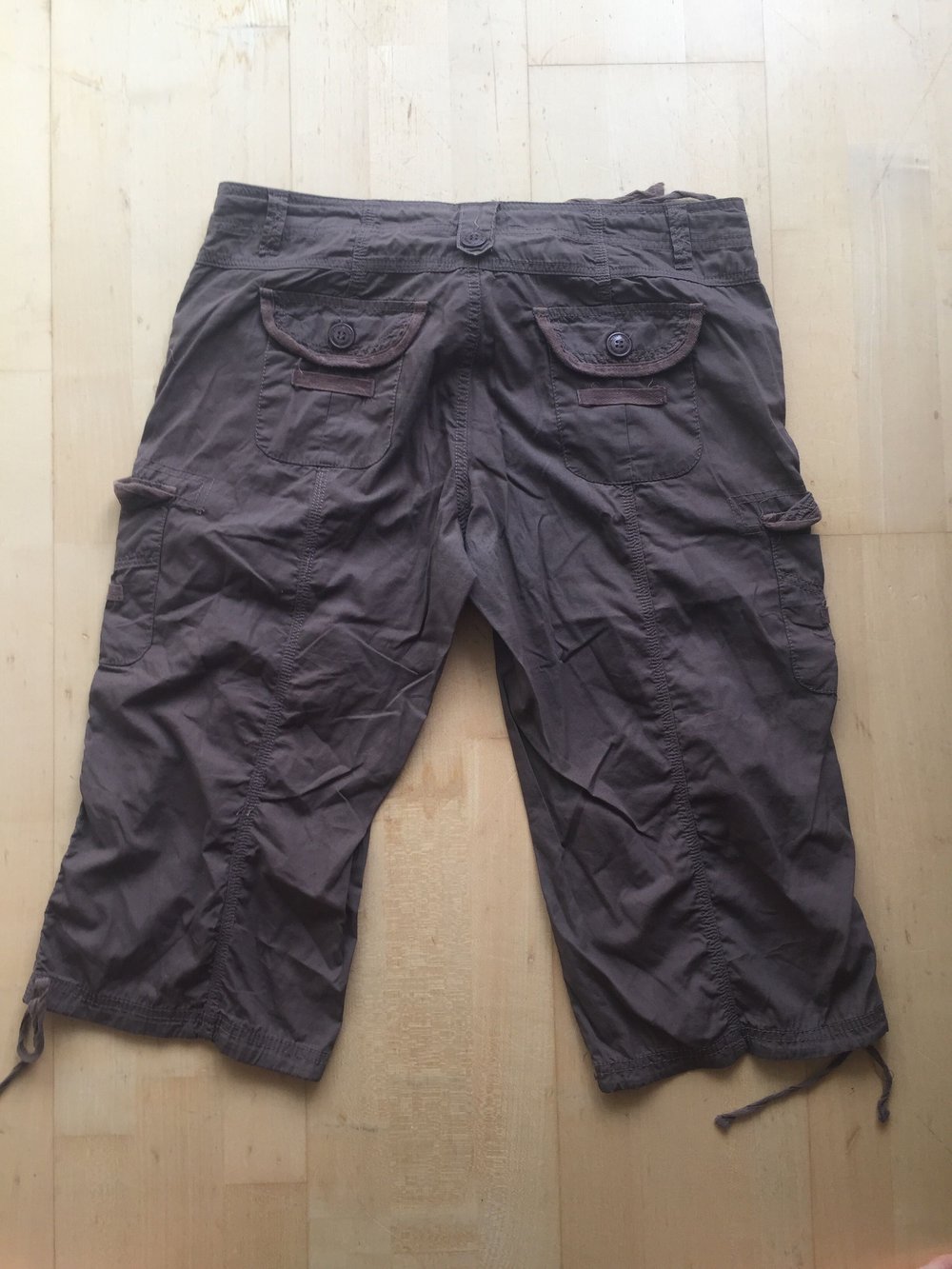 Braune knielange Hose