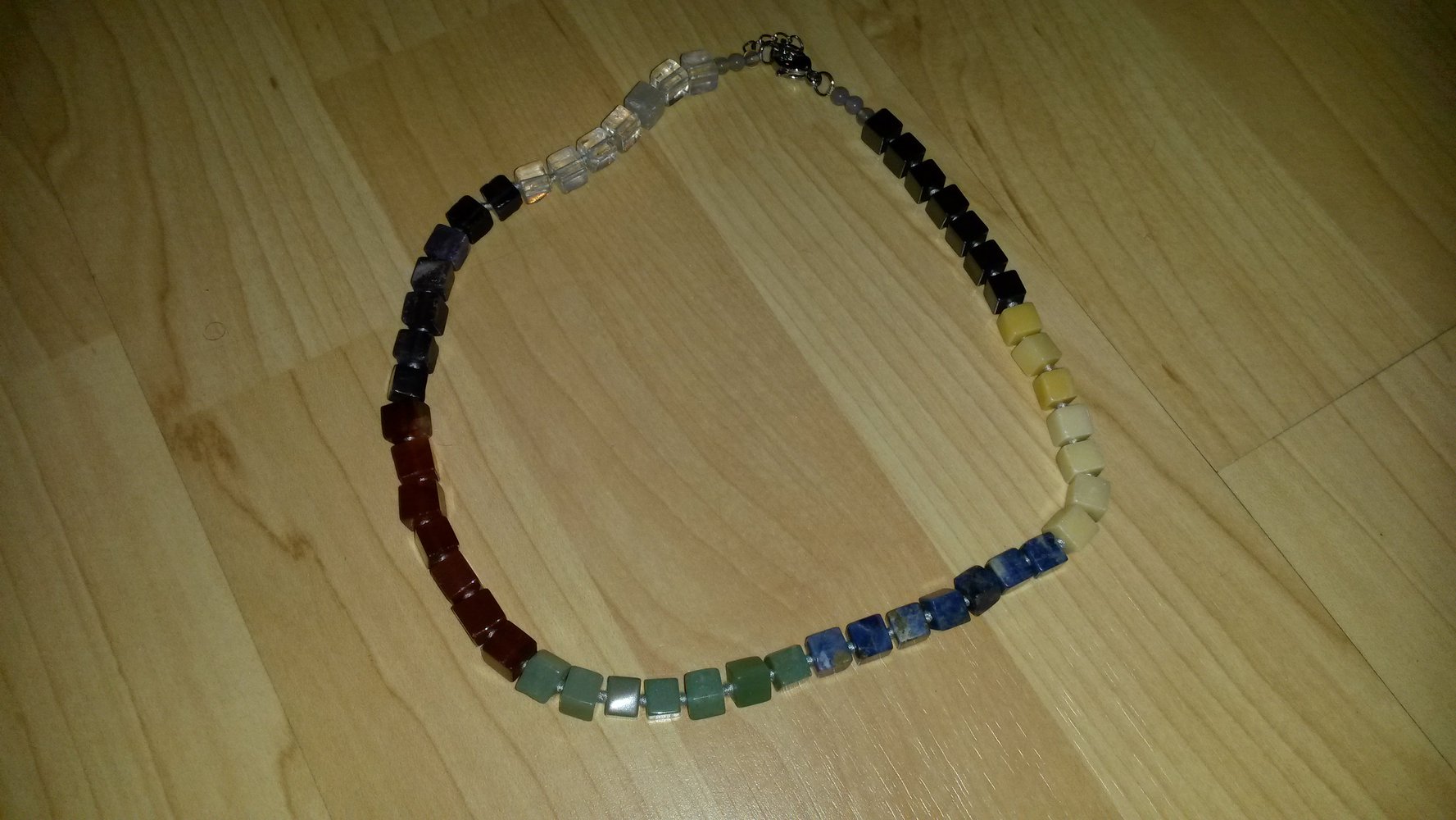 Edelstein-Halskette eckige Perlen schwarz gelb blau grün rot lila weiß NEU Lagenlook