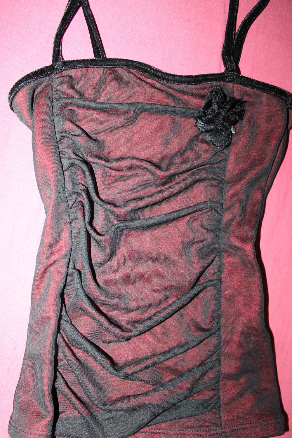 tolles Spaghettiträger Oberteil / Partyoberteil / Corsage in schwarz rot schimmernt