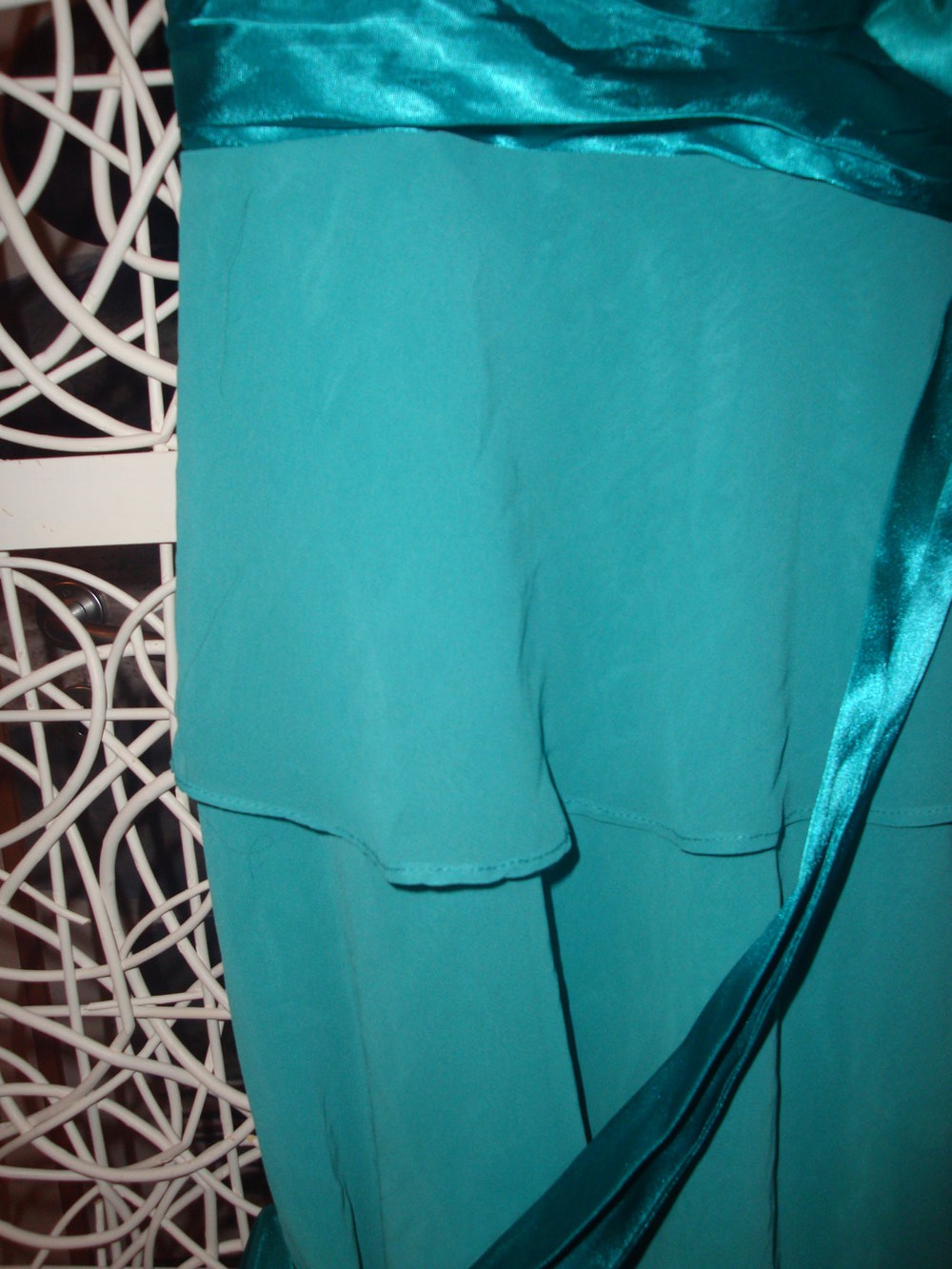 Leuchtend türkises Abschlusskleid