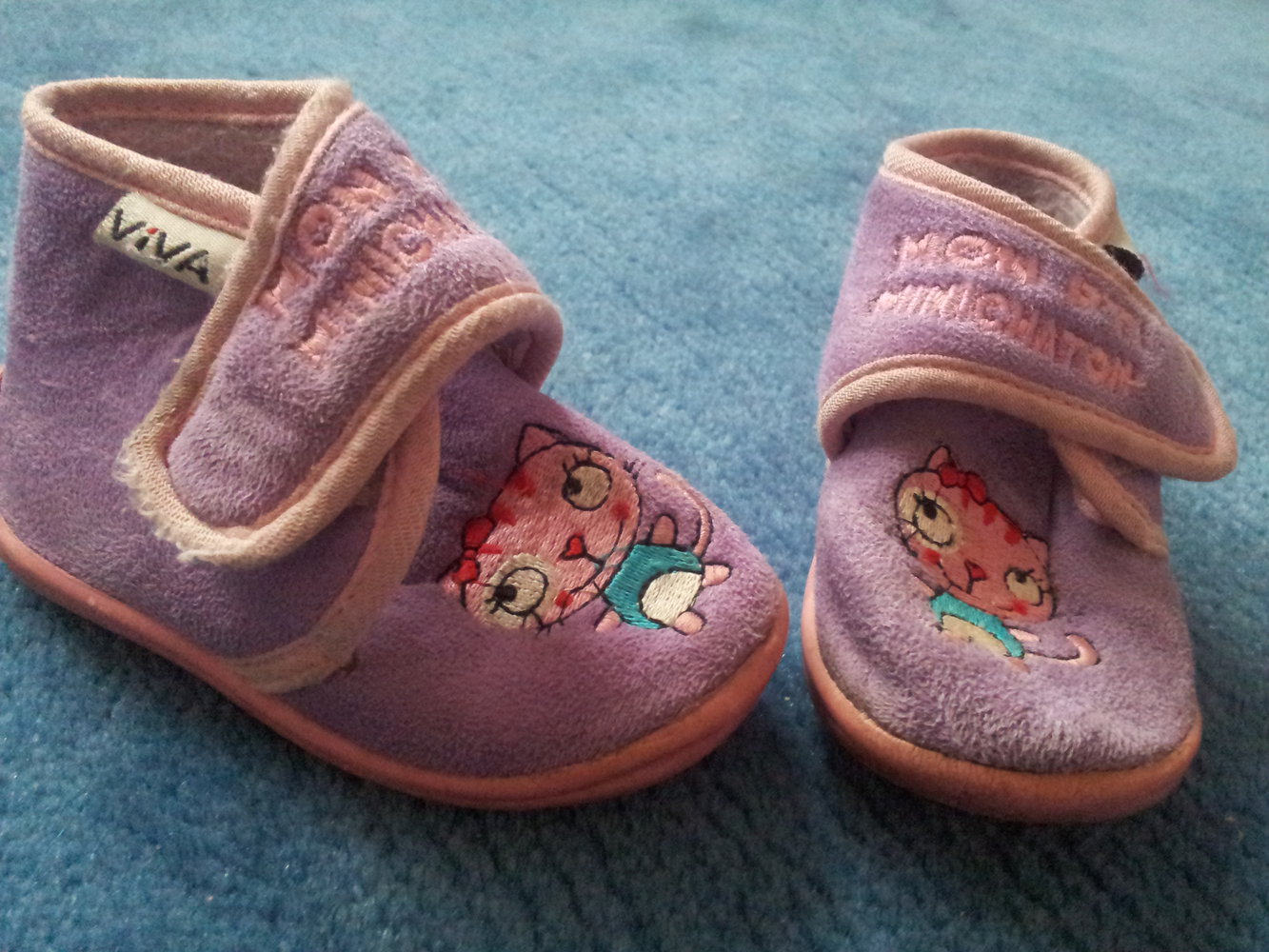 Hausschuhe Gr. 19 Katze lila rosa 