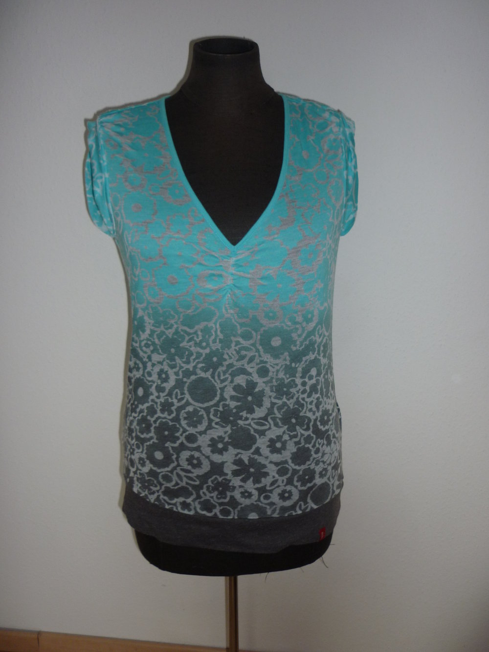 EDC by Esprit Shirt türkis grau Blumen Lochmuster Neckholder Größe XS 34