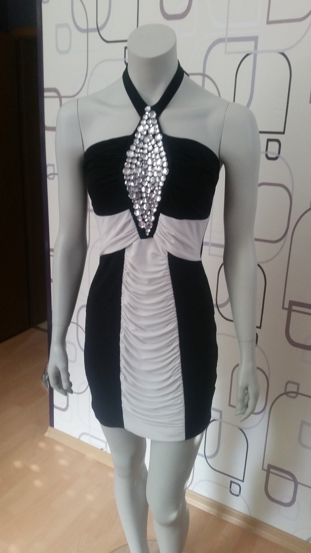 schwarz/weißes Minikleid