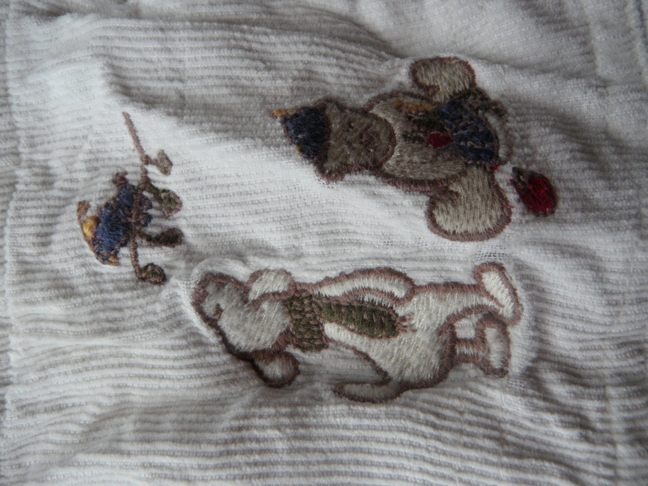 zuckersüße Latzhose H&M mit Stickerei, gefüttert