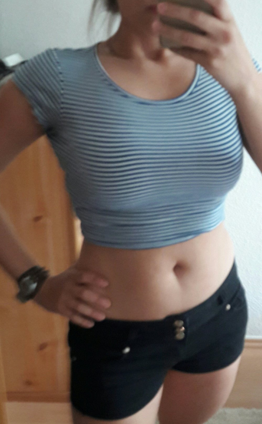 NEUES Crop-Shirt