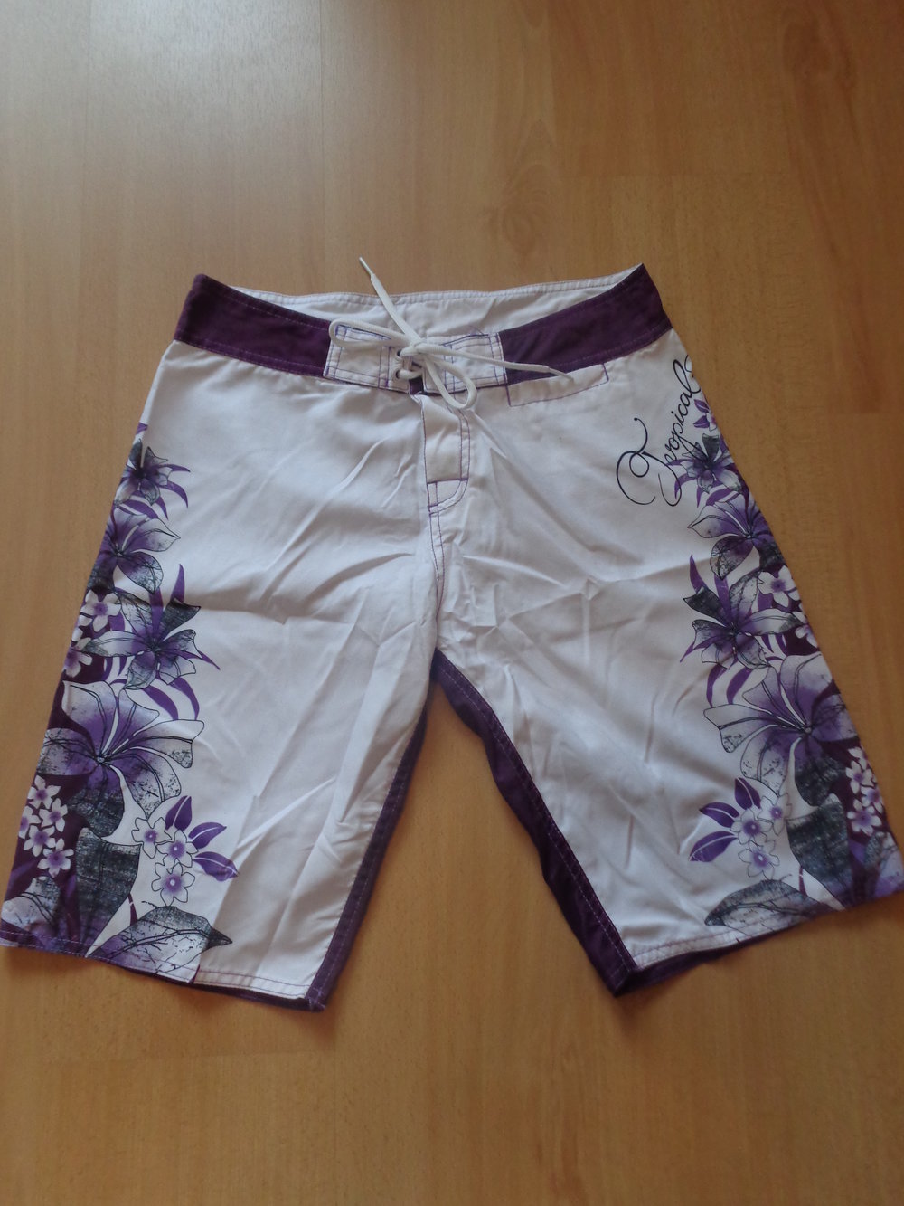 weiß / lila Badeshorts