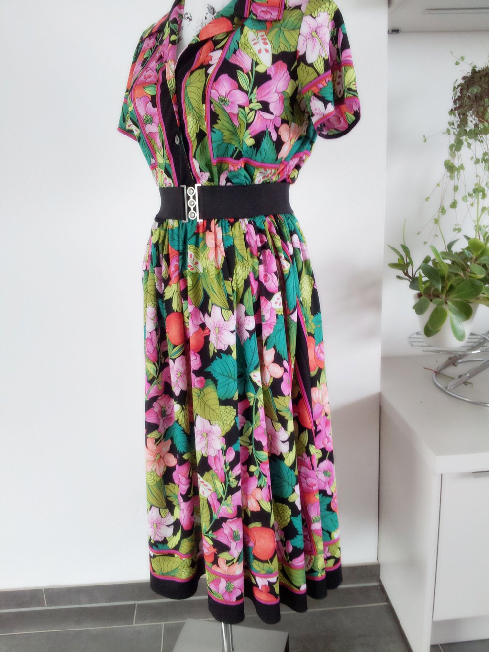 Buntes Kleid Uni 50,60 Jahre stiel 