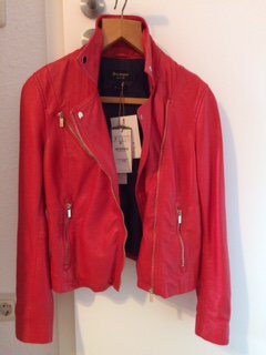 Rote Echtlederjacke von Stradivarius S