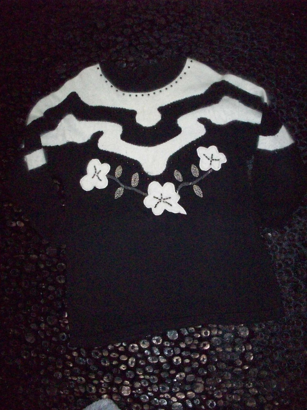 Flauschiger Pulli mit Pailetten und Perlen Gr XL