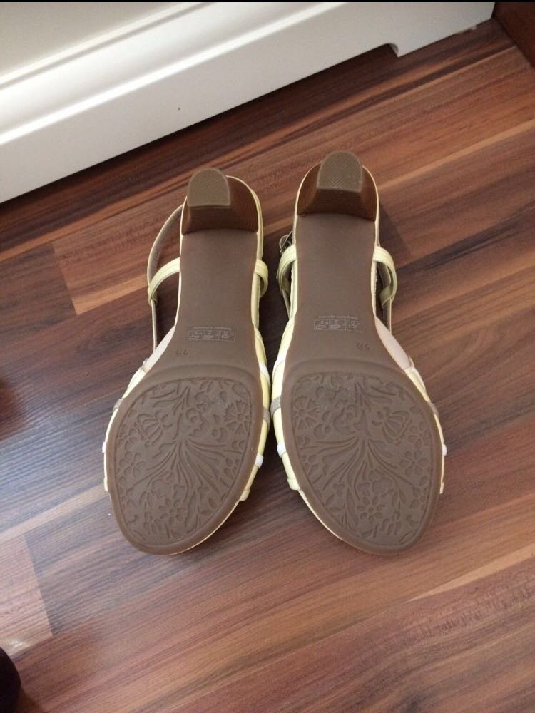 Neue Sandaletten Gr. 38,5