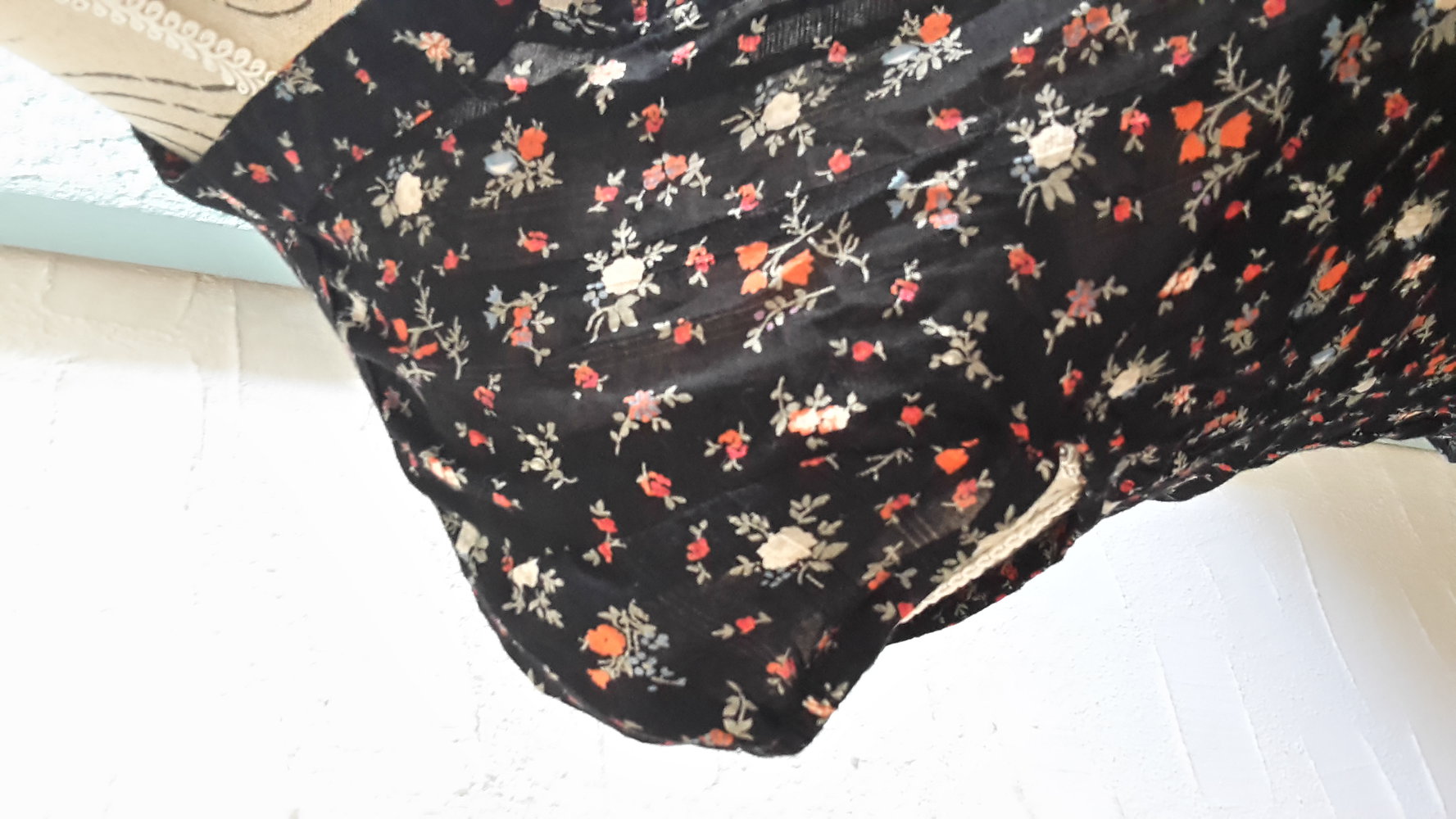 super süße Blümchen Bluse, schwarz