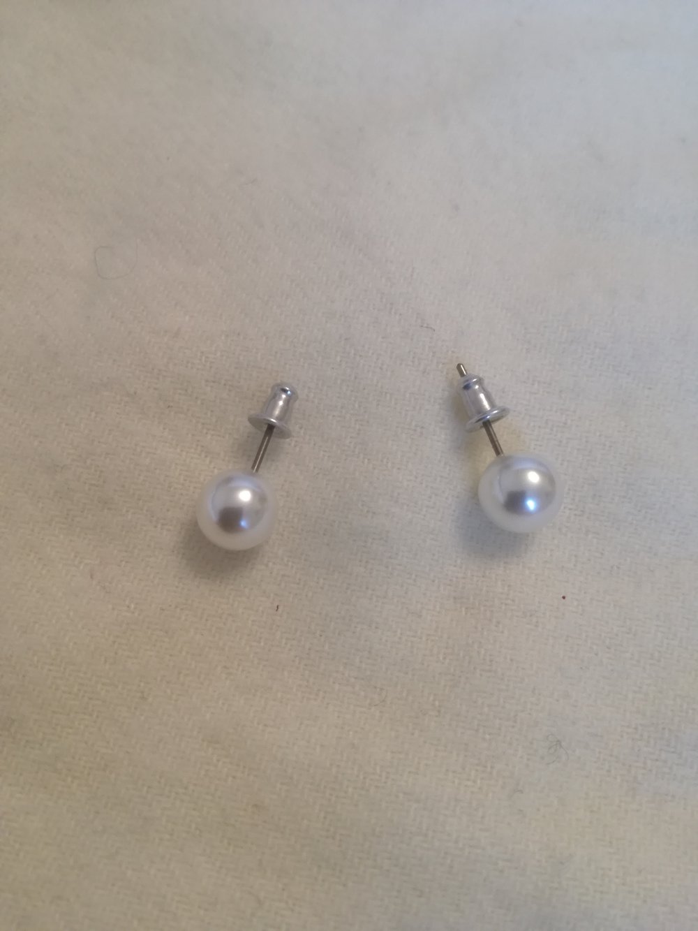Neue Perlenohrringe
