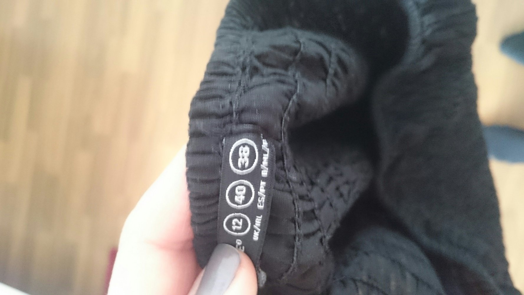 Schwarzes Kleid mit Stufenrock trägerlos Größe 38 