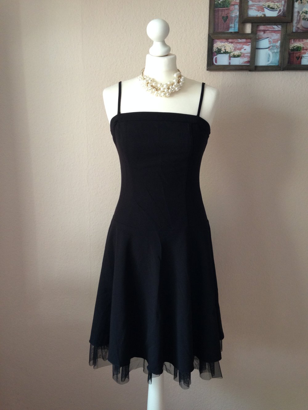 Schwarzes Kleid von Melrose, Abschluss, Abiball