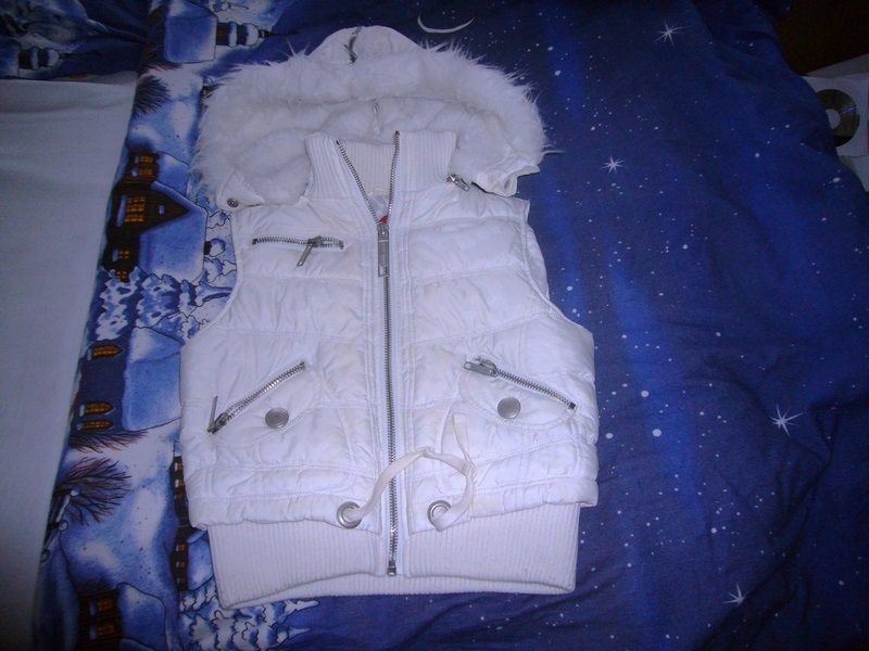 Weste mit abnehmbarer Kapuze