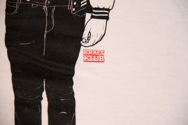 Bandshirt Kraftklub in weiß mit schwarzem Aufdruck