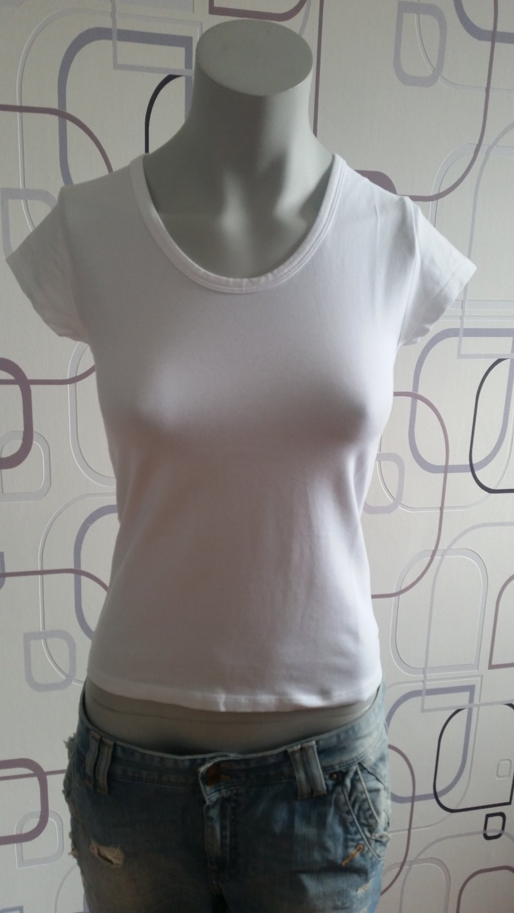 schlichtes weißes T-shirt