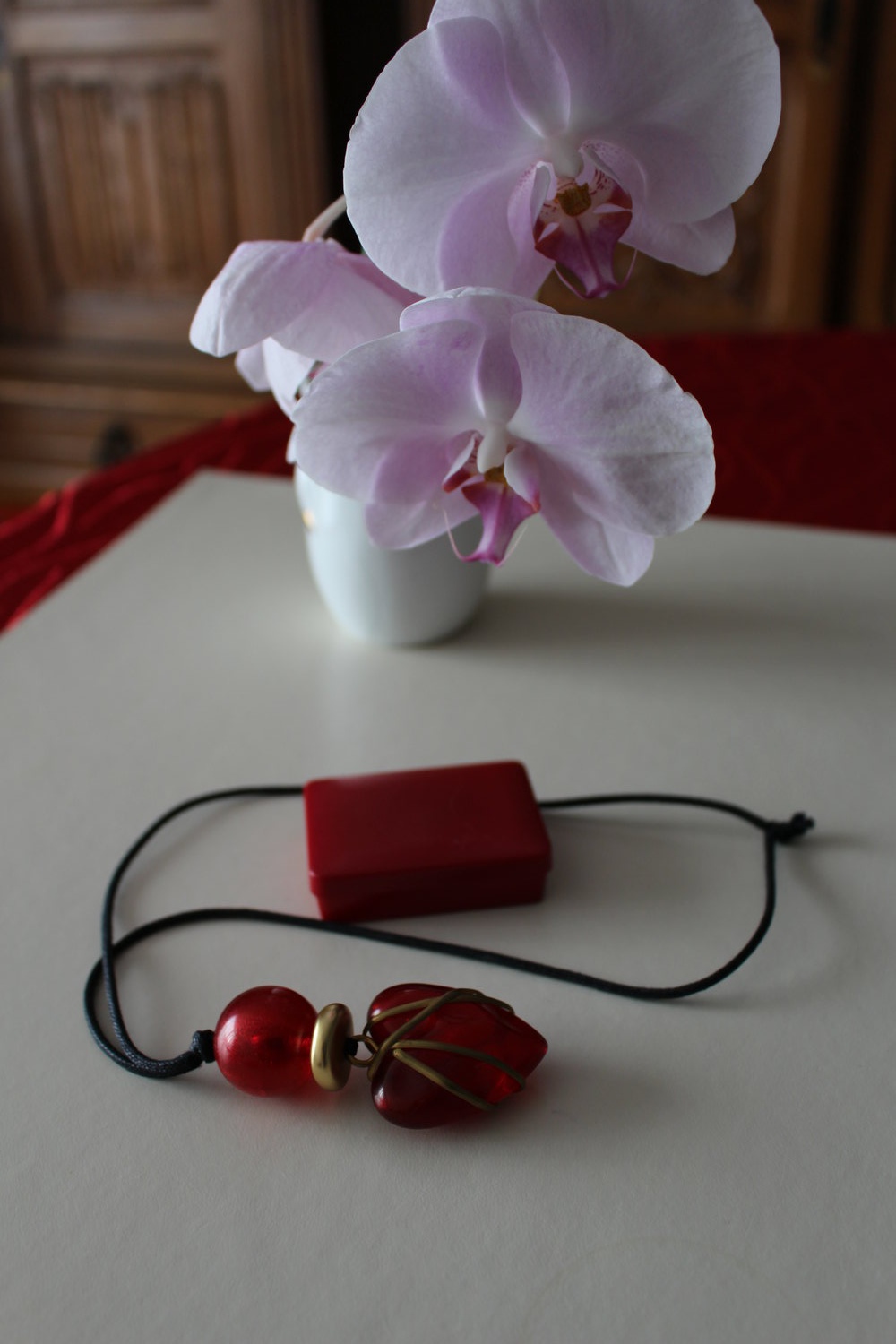 299. Vintage Herz Anhänger auf Kordel