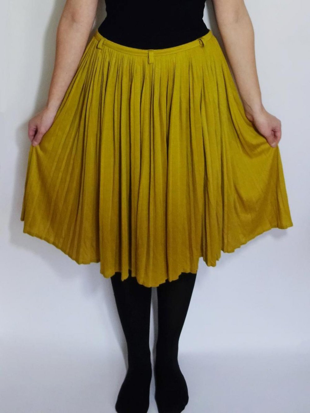 Senfgelber Faltenrock NEU Plissee Kunstseide Gr. 42 Gr. M Gr. 14