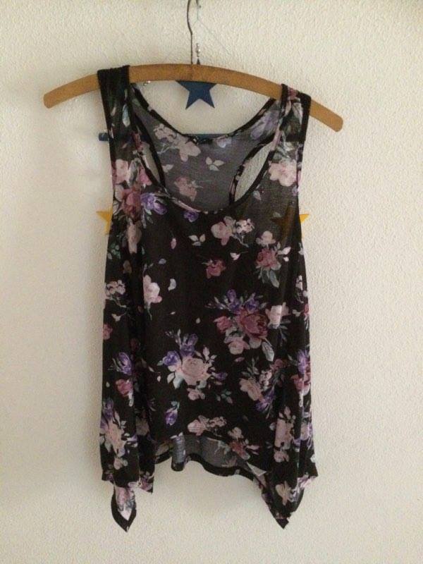 Luftiges Top mit Blumen
