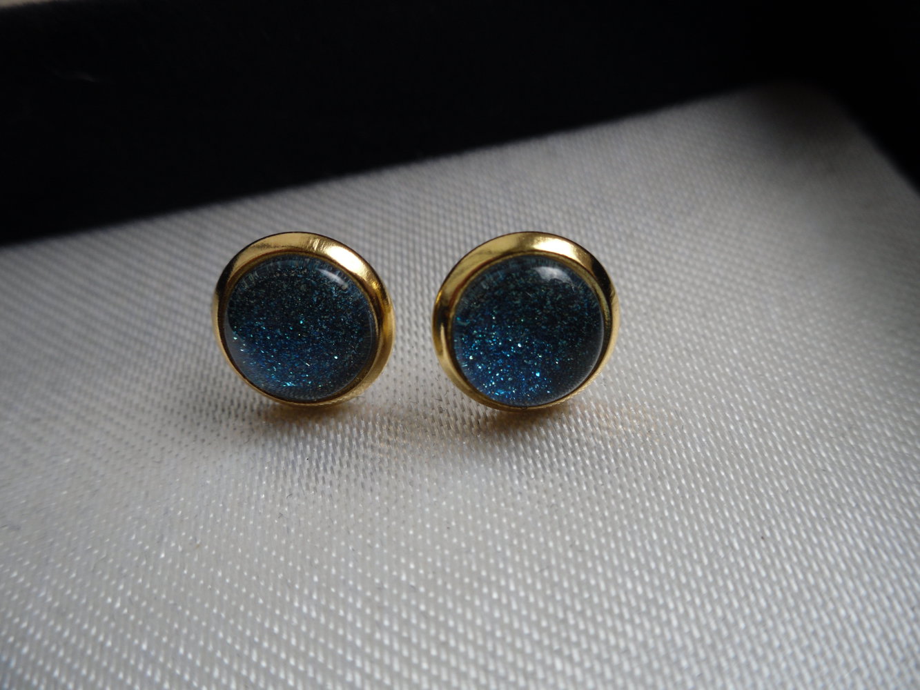 Cabochon-Ohrstecker blau glitzer