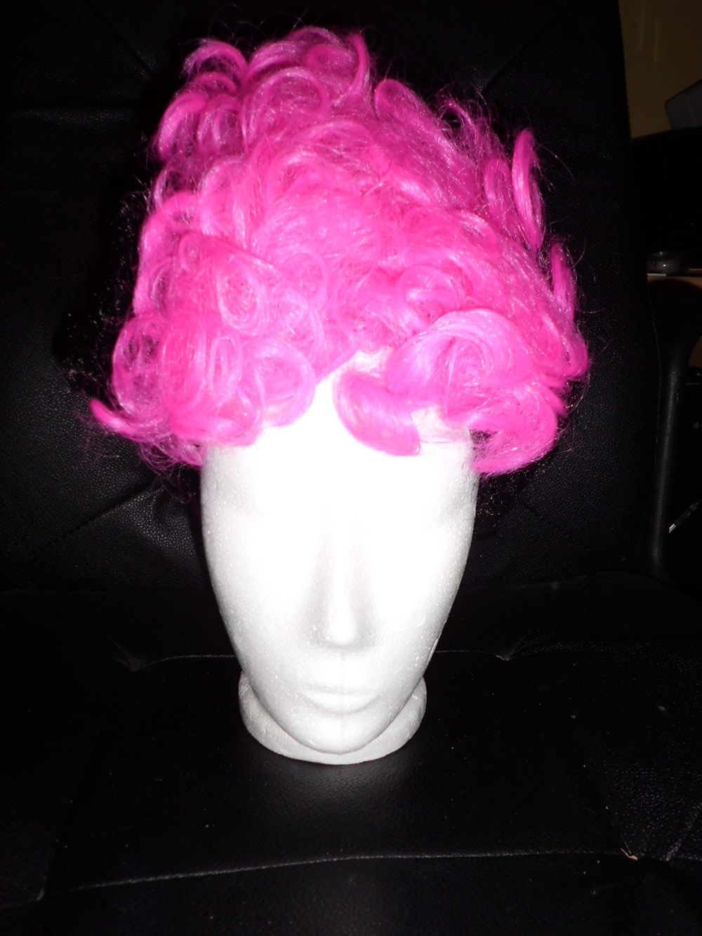 Lustige rosa Karnevalsperücke