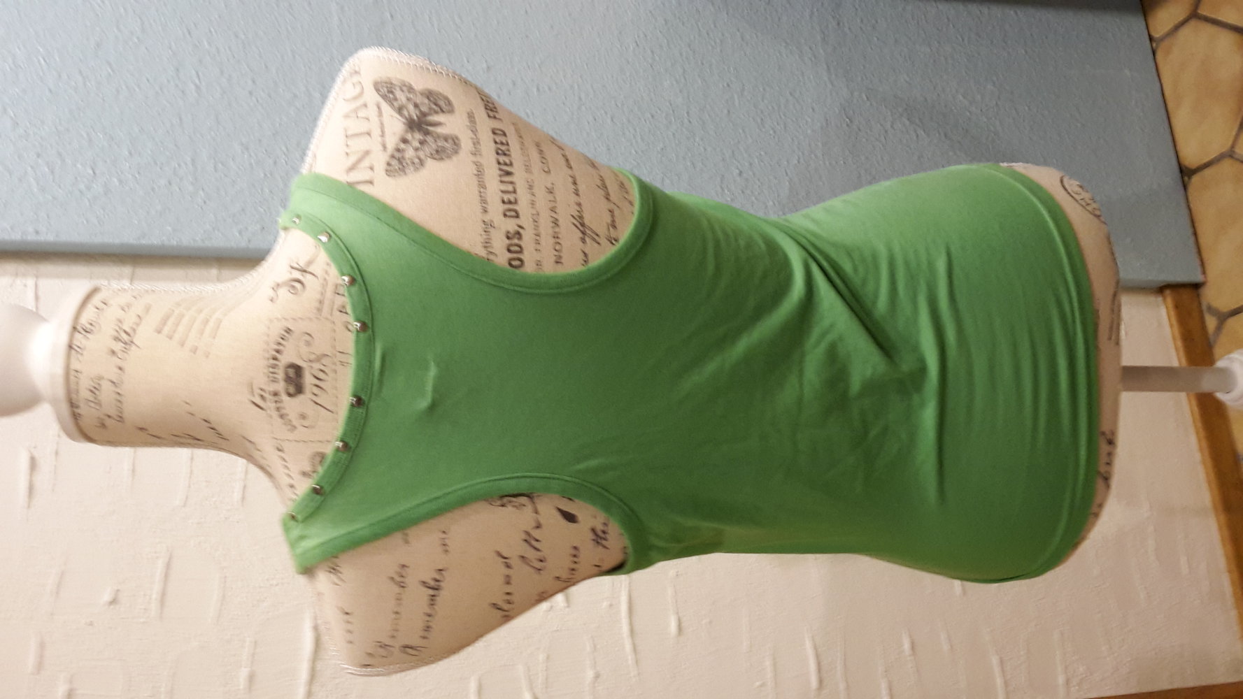 hell grünes Tanktank top Gr. M Only m. Nieten apfelgrün