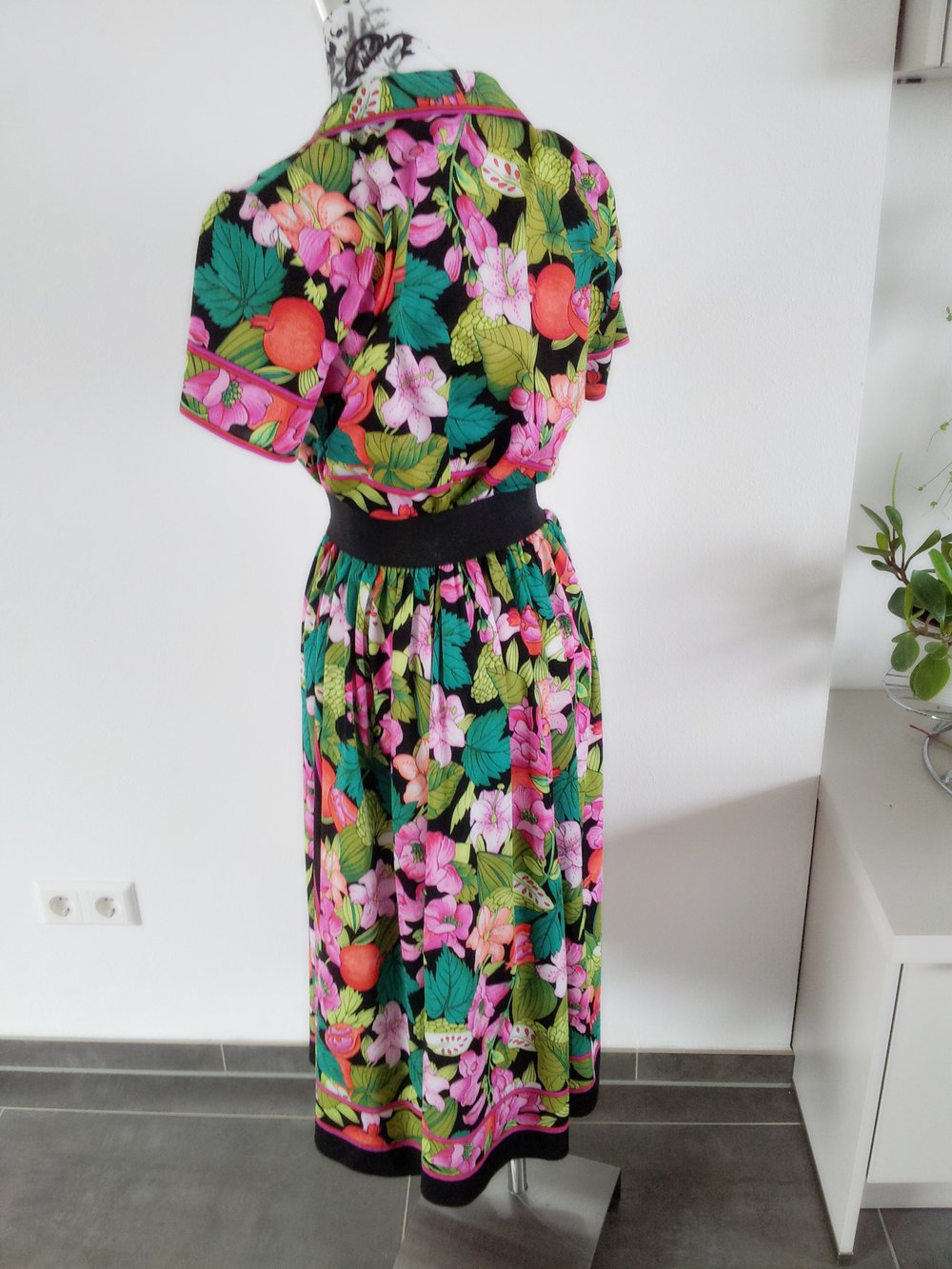 Buntes Kleid Uni 50,60 Jahre stiel 