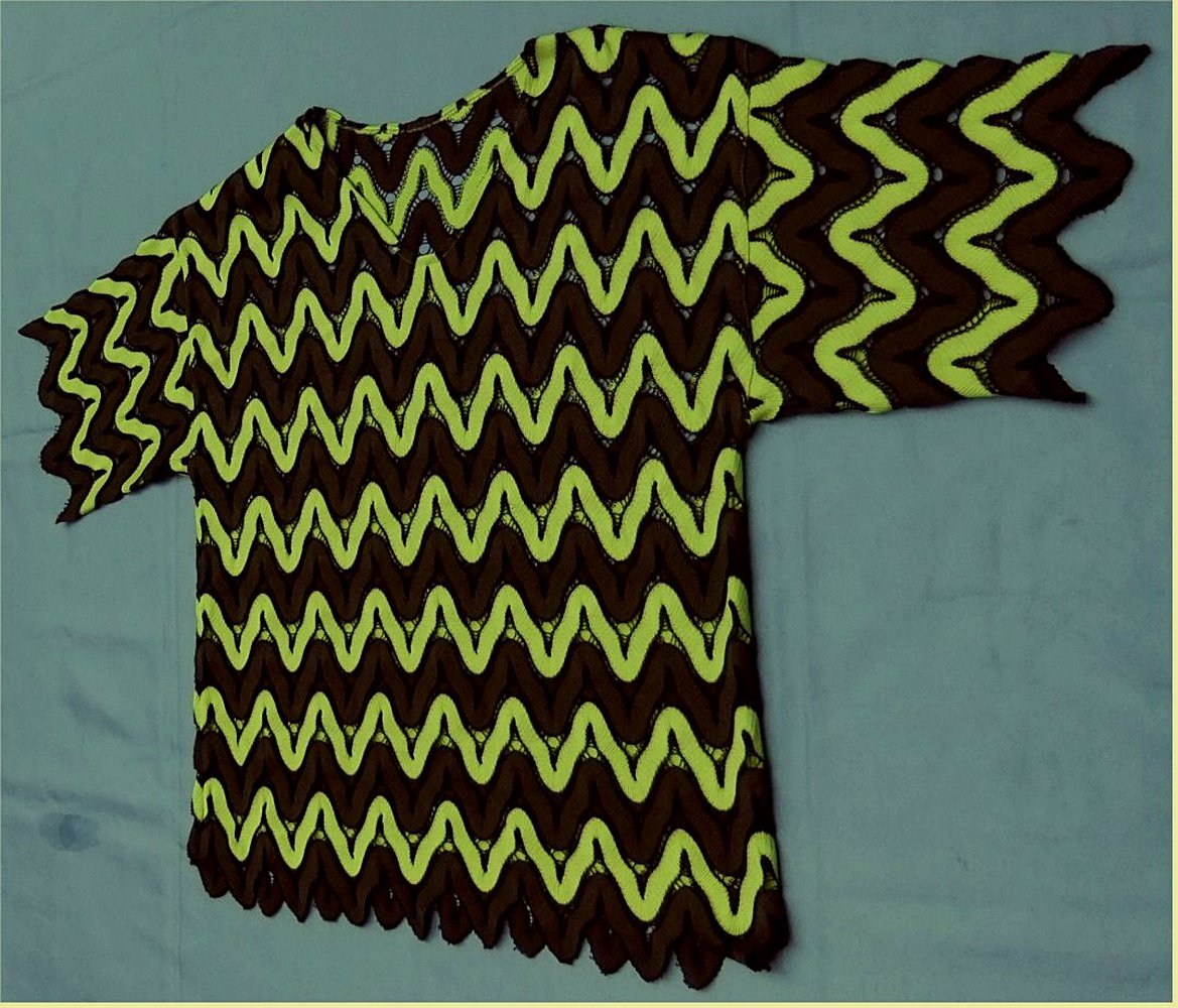 Sommerpulli kurzärmlig - von Chanaz Couture exclusiv - hellgrün / dunkelgrün