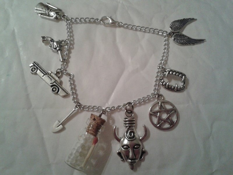 Supernatural Armband, süße Anhänger