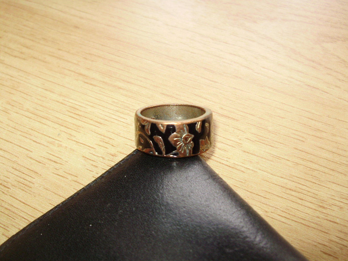 Ring bronzefarben mit Blumen breit ca 18 mm