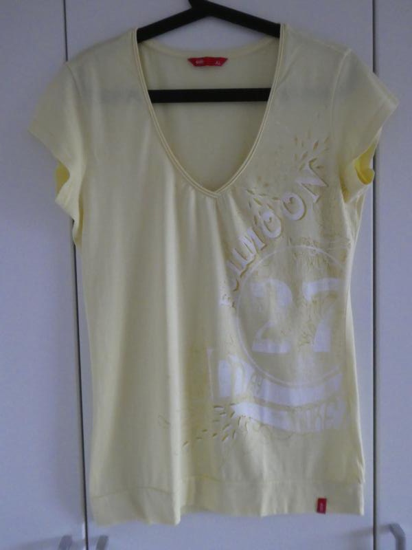 NEU – edc by Esprit – T-Shirt, hellgelb mit weißem Aufdruck