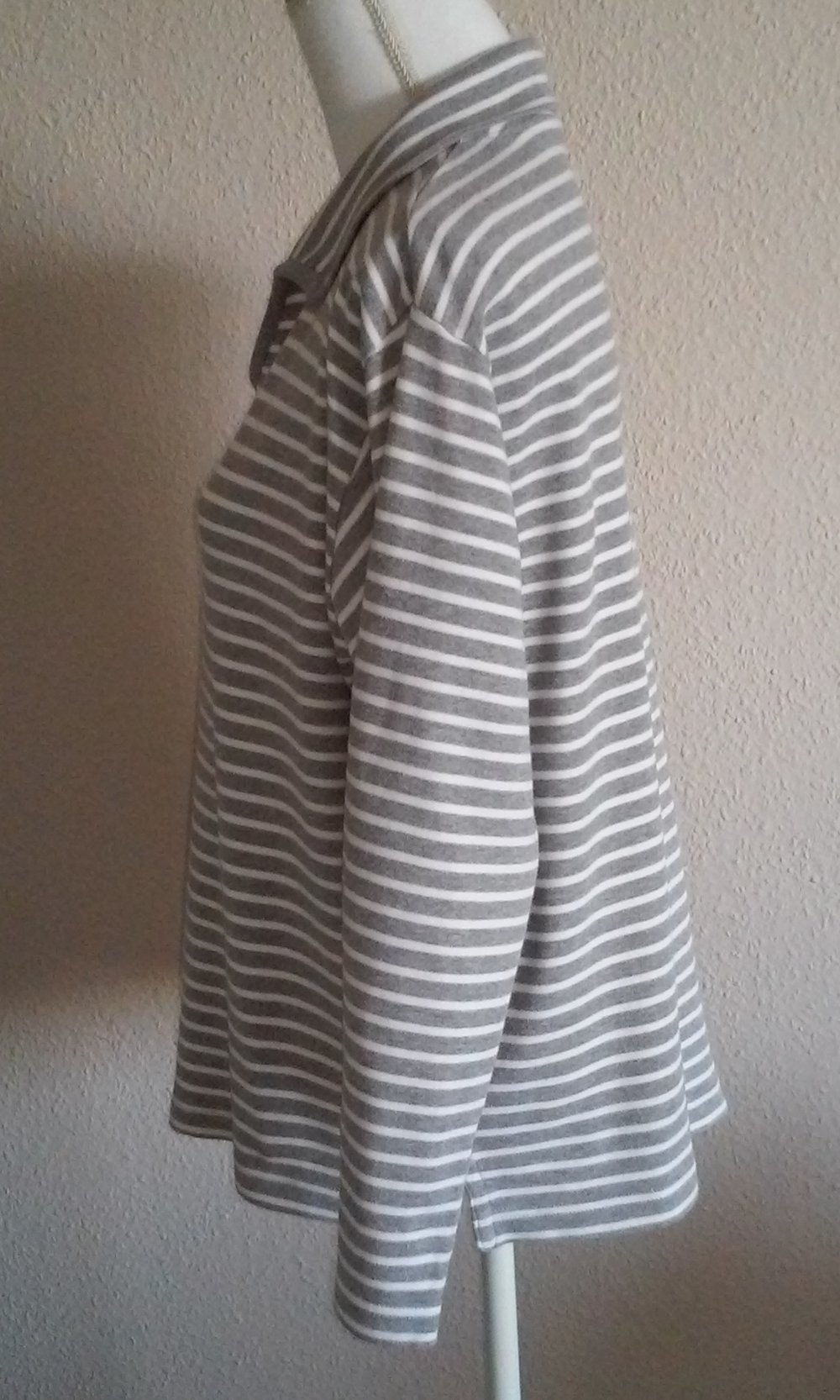 Sweatshirt Langarm Shirt Spitzkragen Pulli Sport Oberteil hellgrau