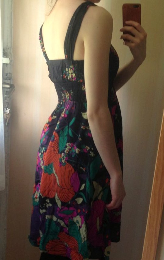 Sehr hübsches Sommerkleid mit Blumen