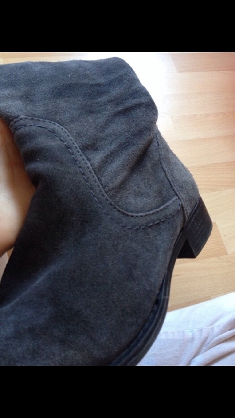 Graue Overknee Stiefel, echtes Wildleder