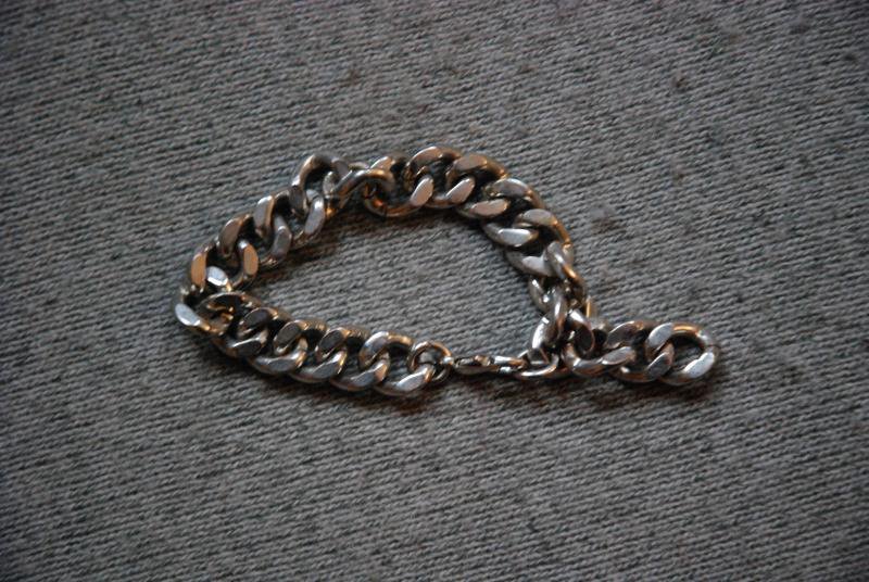 dickes, schweres Kettenarmband