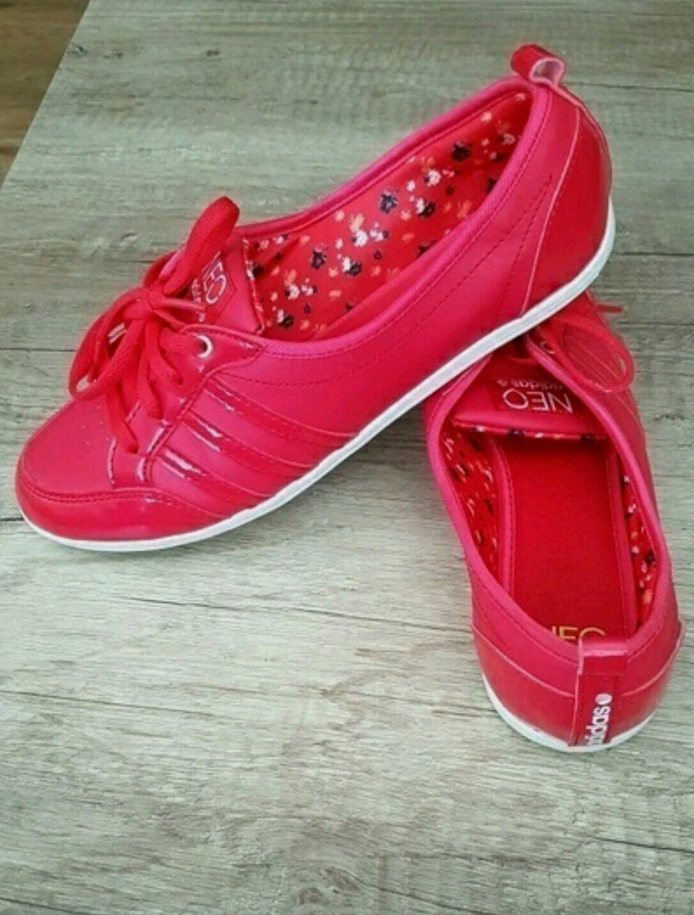 Adidas Rote adidas Schuhe Kleiderkorb