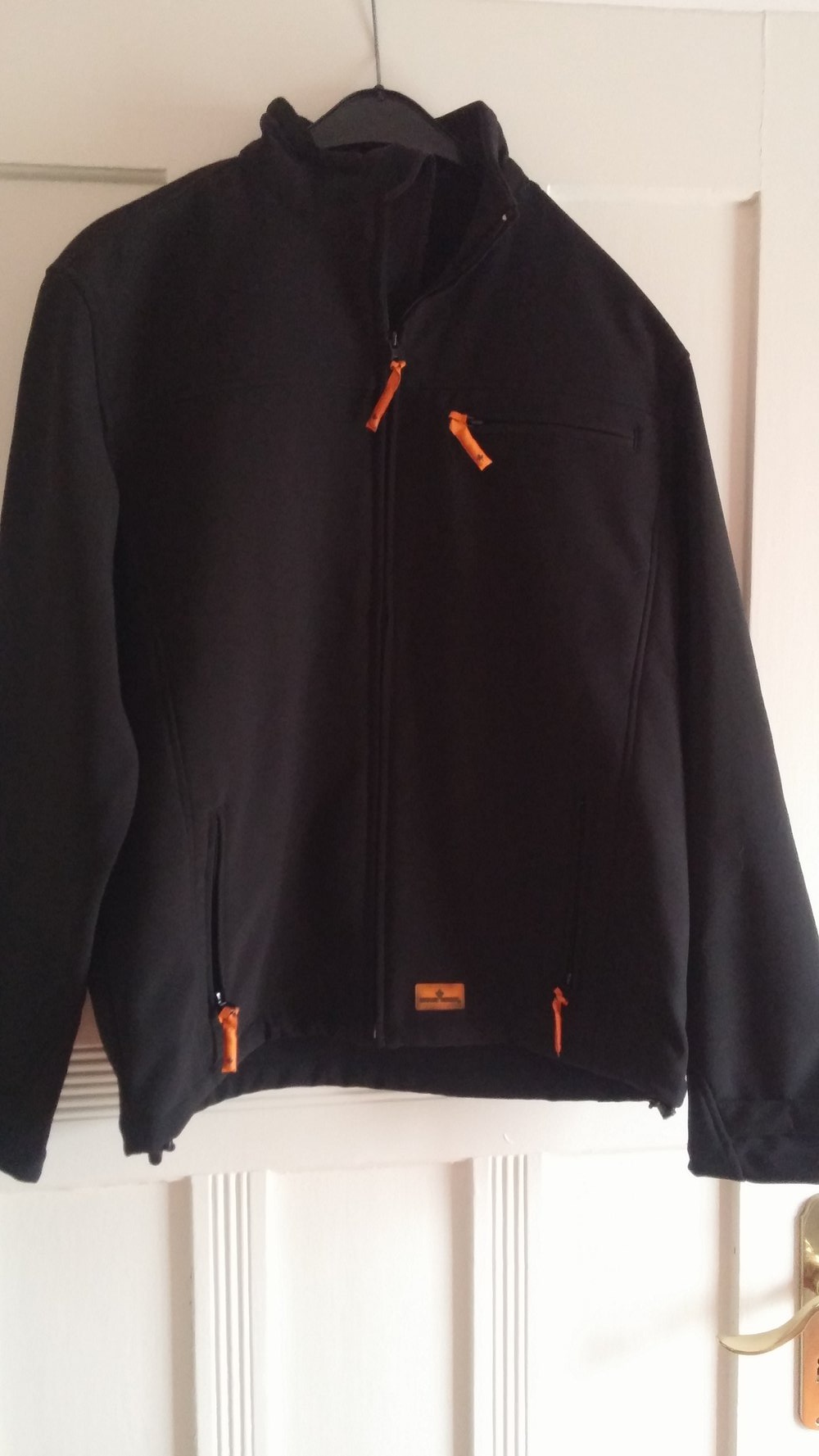 Schwarze Outdoor Jacke